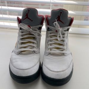 Jordan 5 Fire Red Silver Tongue (2020).